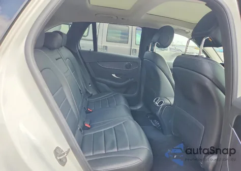 2016 Mercedes-Benz Glc 300 z USA, uszkodzony, nr VIN WDC0G4JB2GF082575